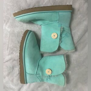 Uggs | Light Blue Bailey Button Uggs Size 10